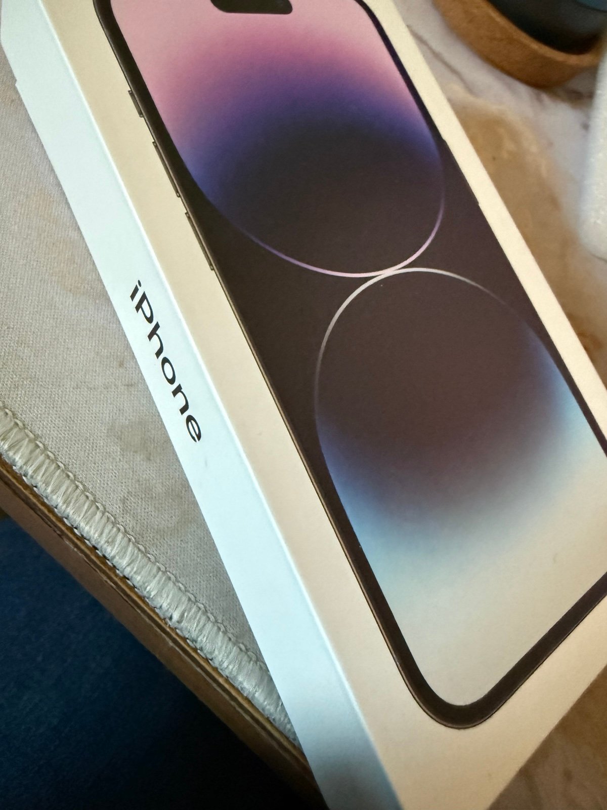 iPhone 14 Pro 256gb purple great condition plus 5 cases 3D53