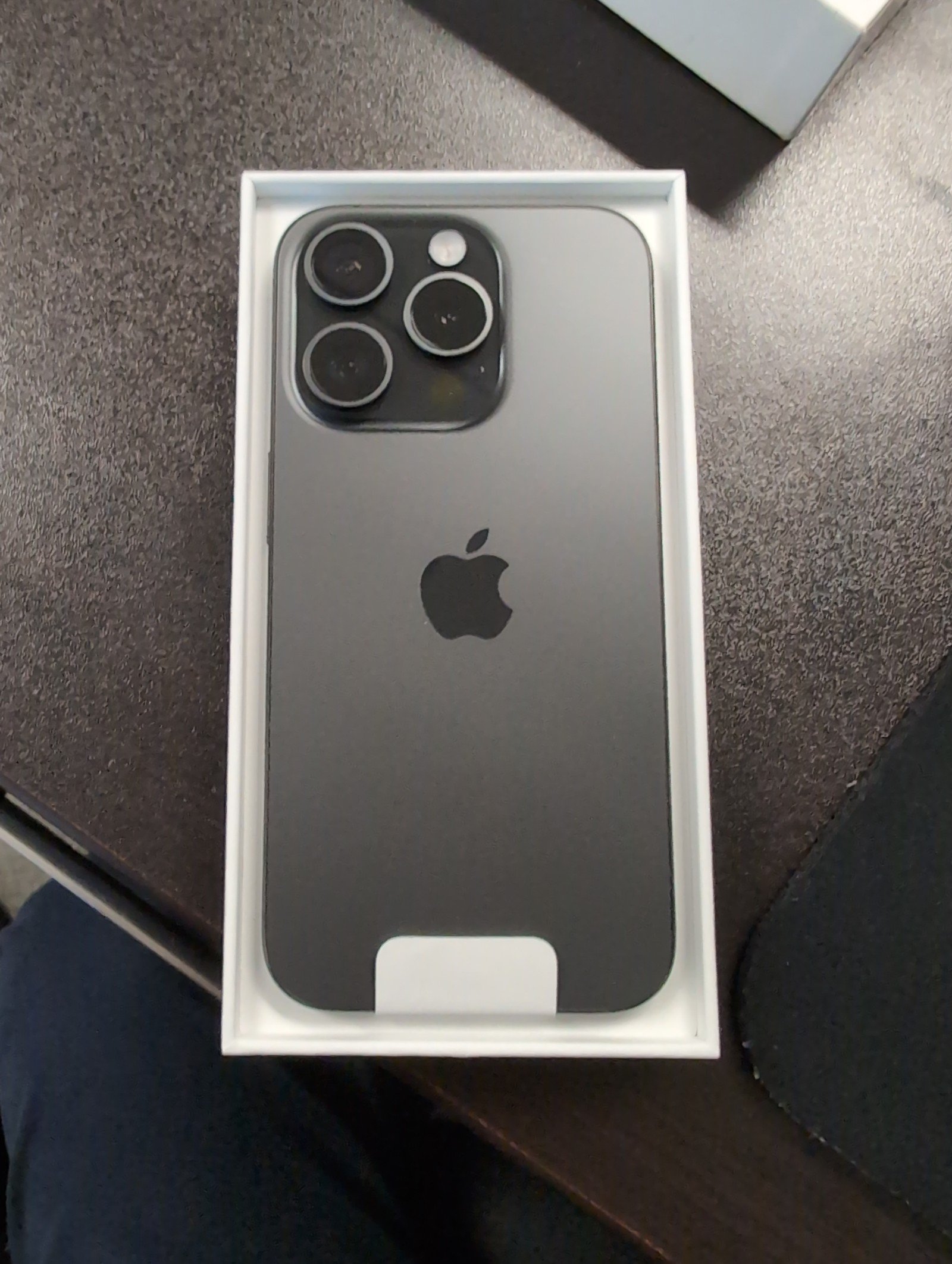 iPhone 15 Pro in Black Titanium 128 GB (Unlocked) 7U56