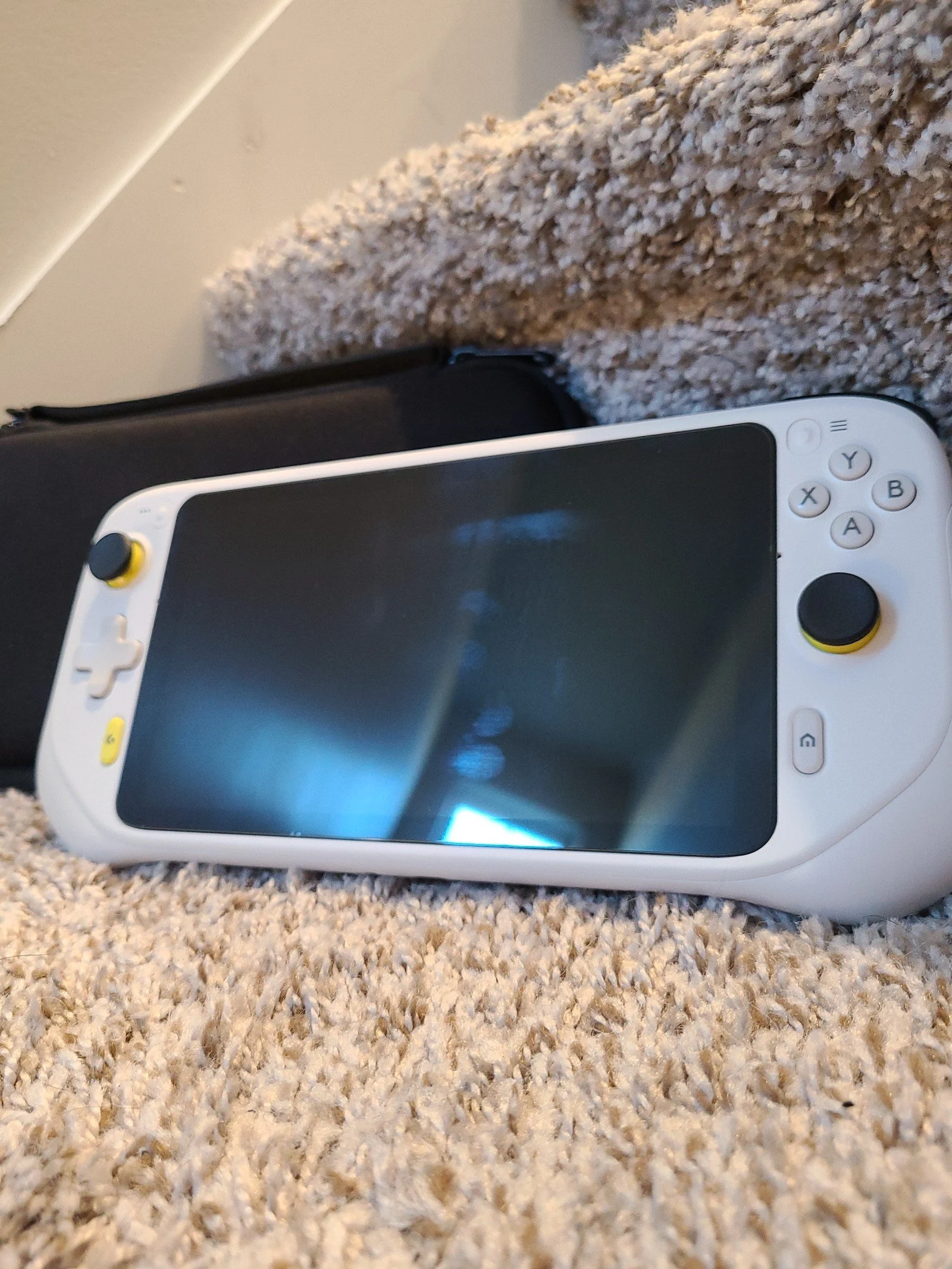 Logitech G Cloud Video Game Handheld - Xbox / PS5 Streaming and Emulation 1N21