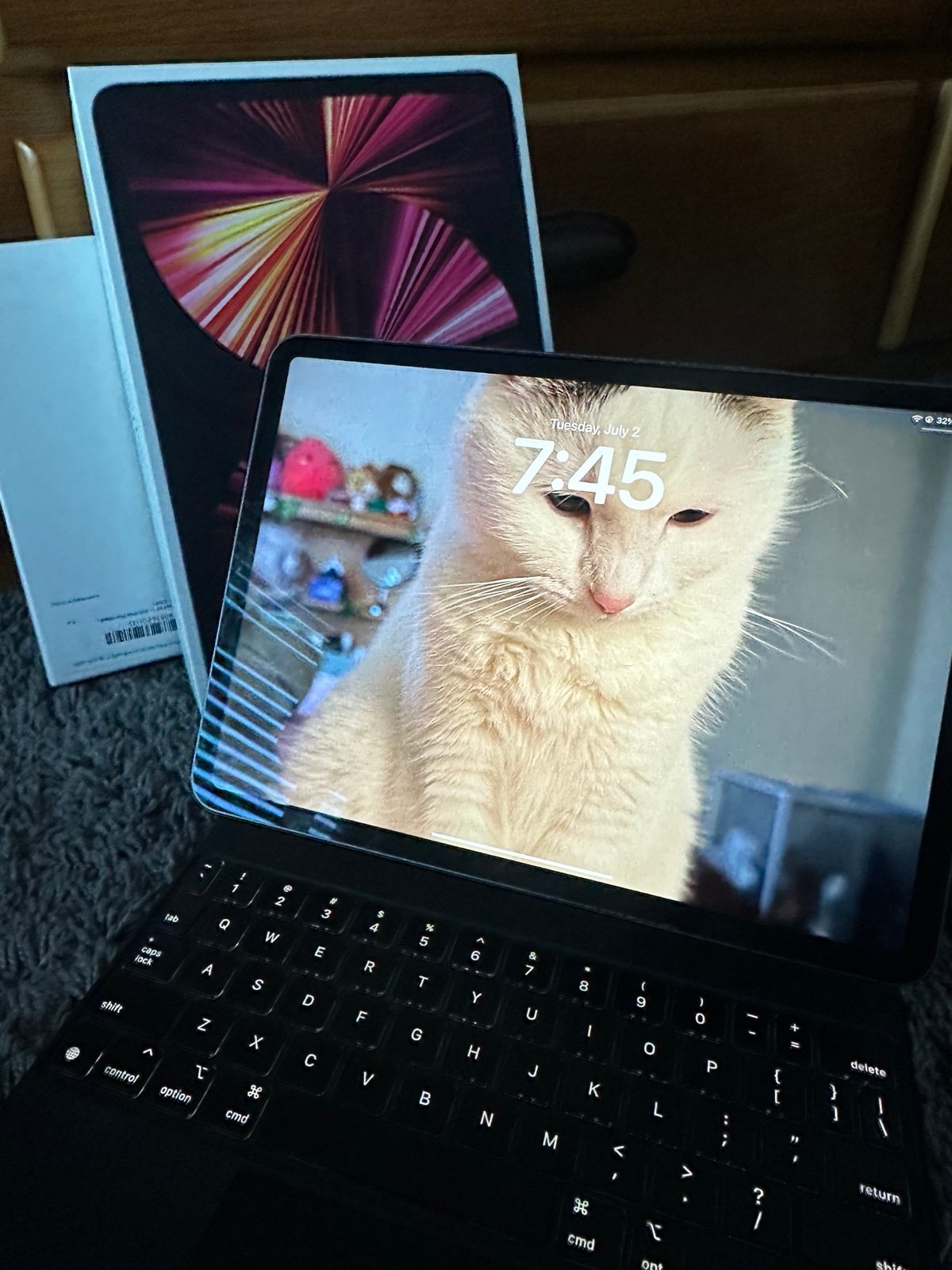 Apple iPad Pro 3rd Generation 128 GB with Magic Keyboard 7O75