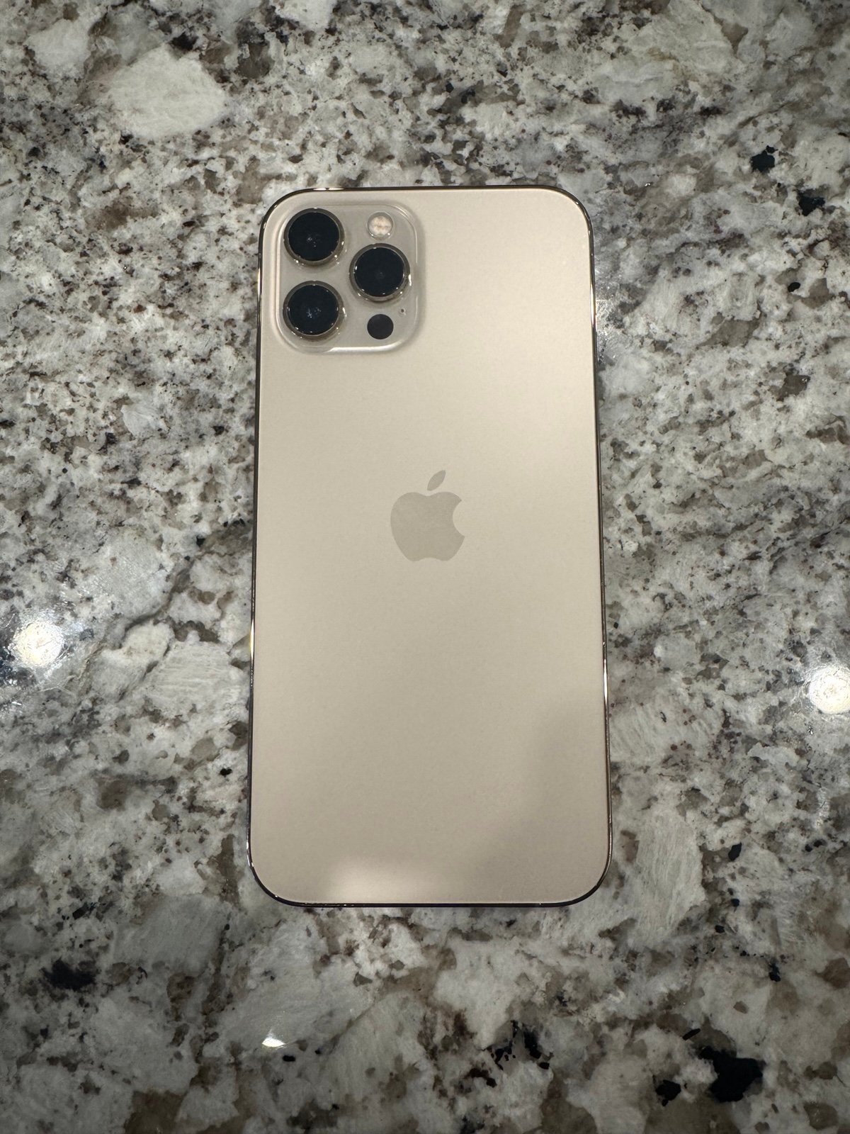 Gold iPhone 12 Pro Max 256GB 7T12