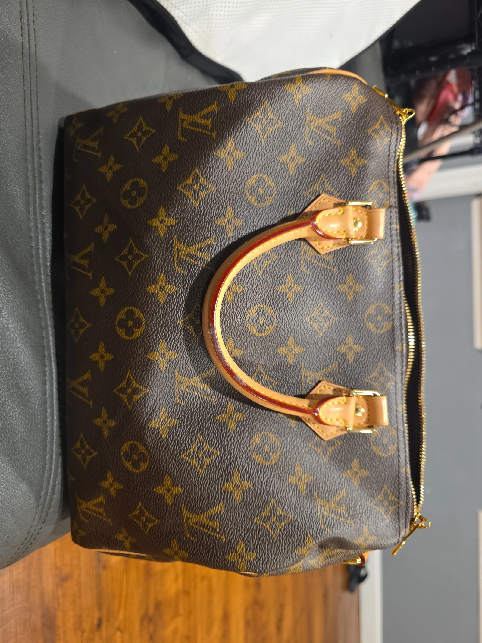 Auth Louis Vuitton speedy Bandoulière 30 monogram excellent condition w/ dustbag