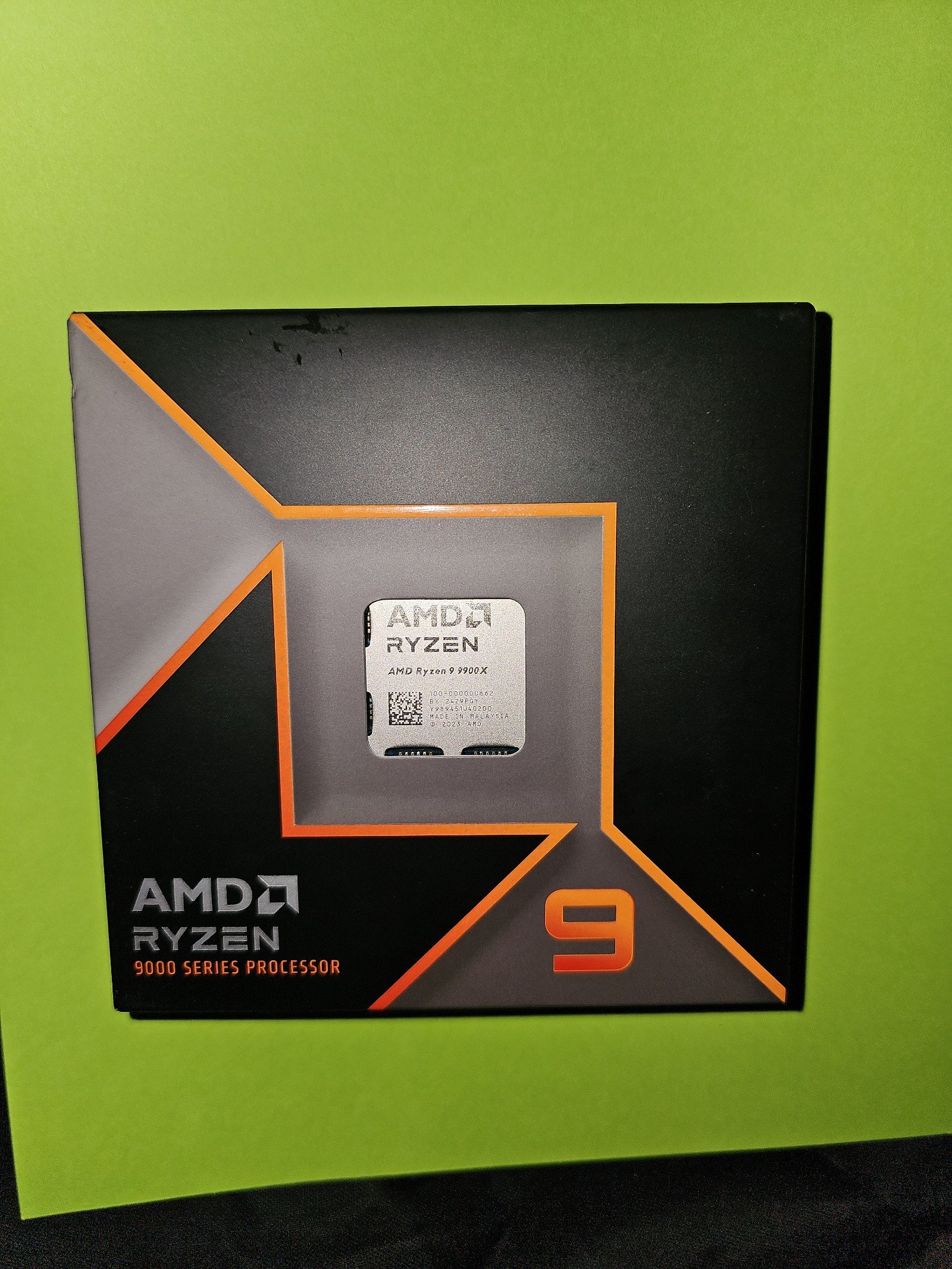 AMD Ryzen 9 CPU 9 9900X with Radeon Graphics