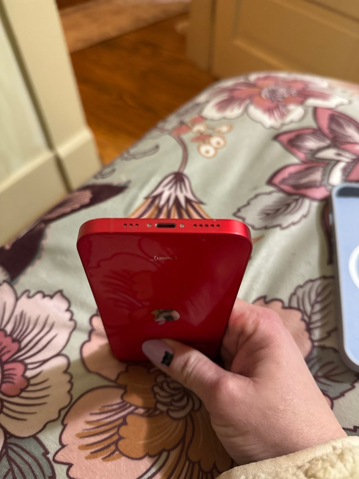 iphone 14 unlocked and otterbox case 6Q51