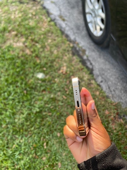 Unlocked Apple iPhone 12 Pro in Gold 2N39