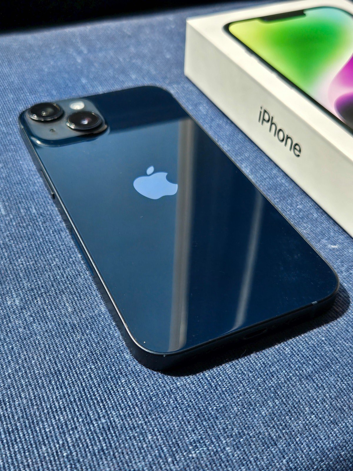 Apple iPhone 14 Unlocked 128GB Midnight Comes With Screen Protector and Charger 2S11