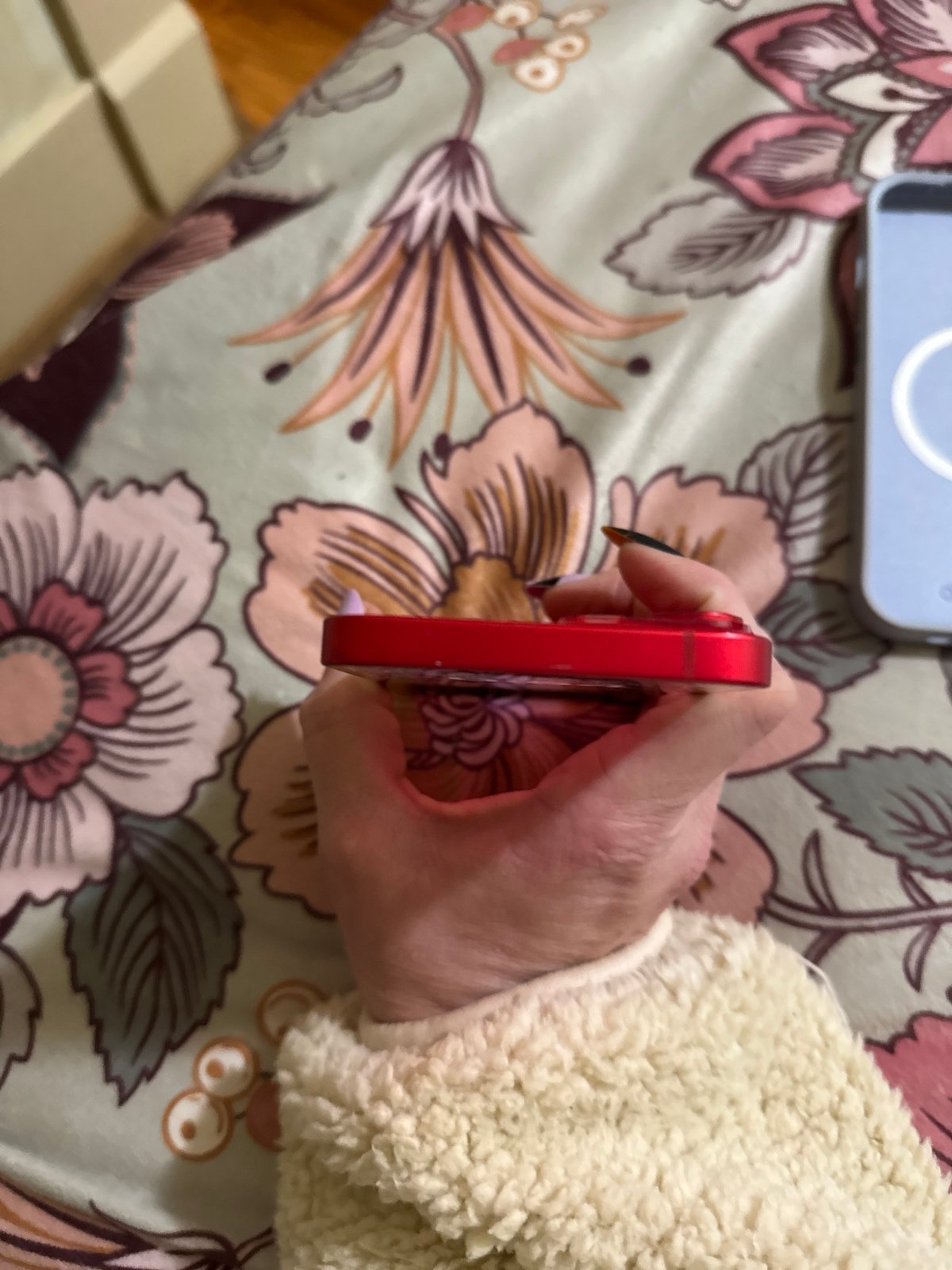 iphone 14 unlocked and otterbox case 6Q51