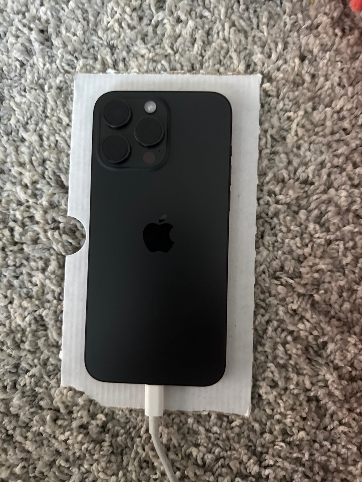 iPhone 15 Pro Max UNLOCKED 256G 7Q28