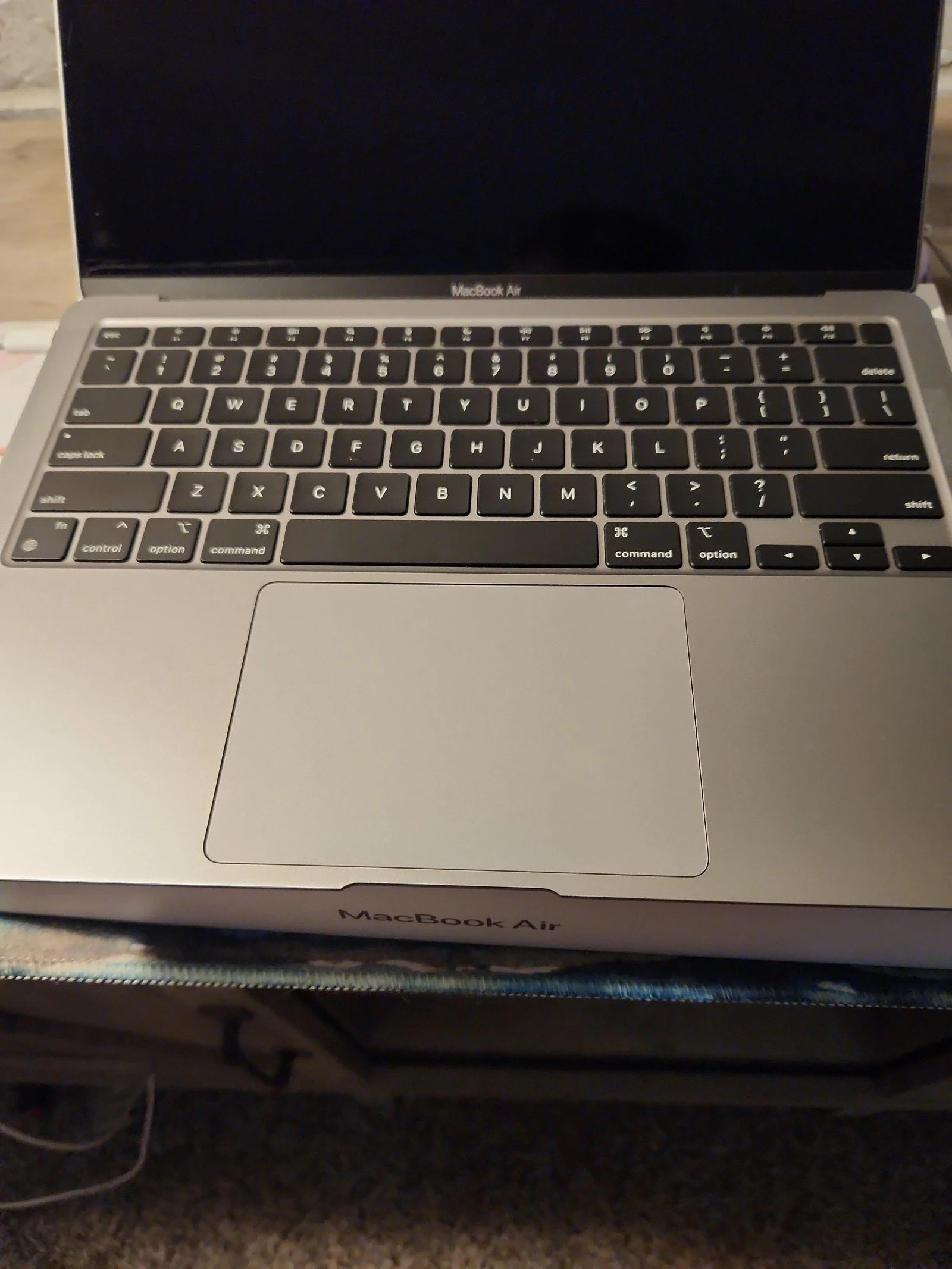 Apple Macbook Air A2337 13in.  M1 3.2 GHz  1TB SSD 5M56