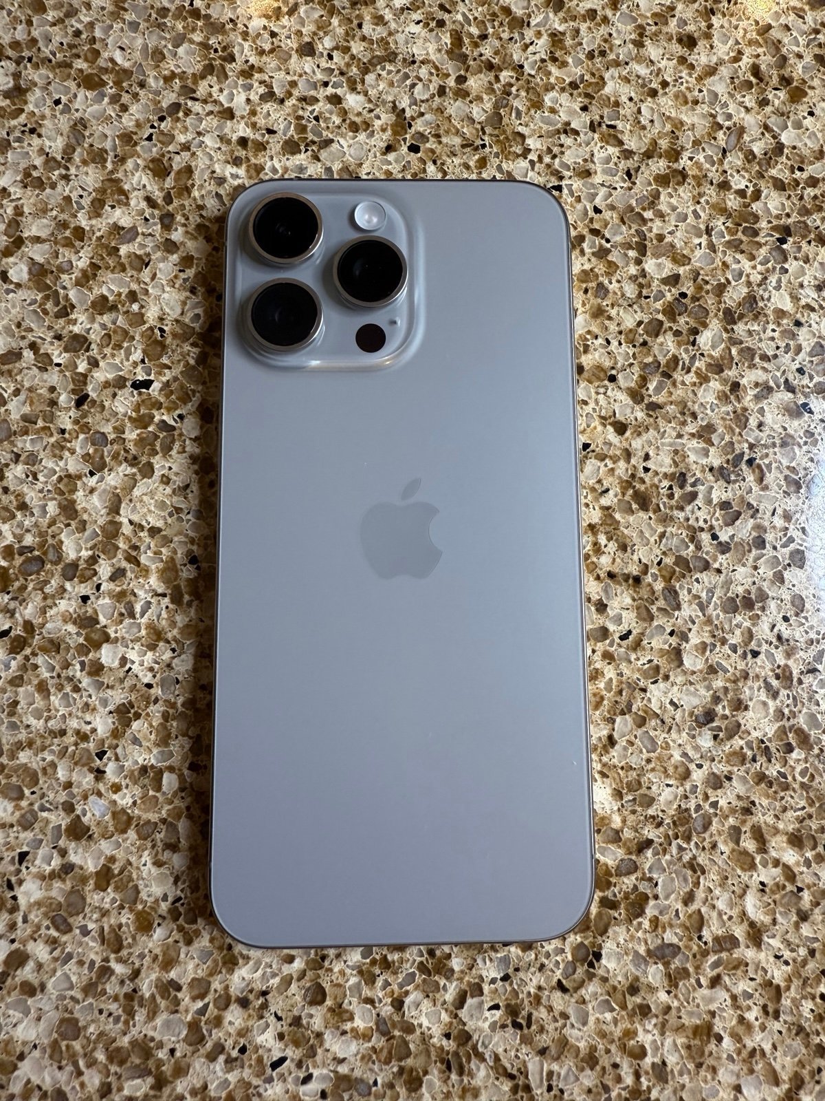 NEW iPhone 15 Pro Max UNLOCKED 8C25