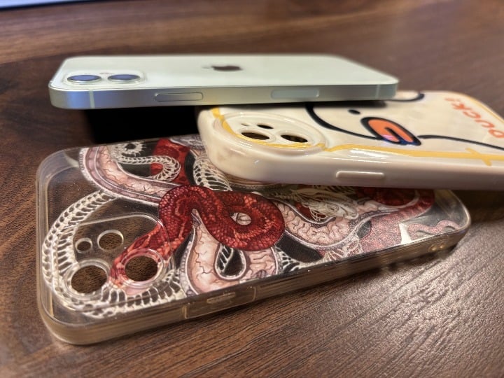 iPhone 12 256 GB (Unlocked) + 2 Cases + Accessories 6X52