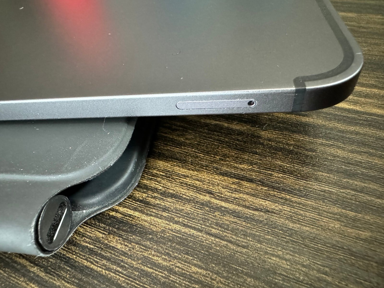 iPad Pro 3rd Generation 11” (2018) 256gb WiFi + Cellular and Magic Trackpad Case 1V52