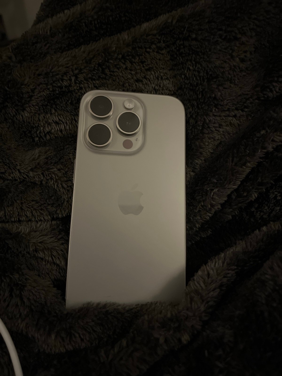 iPhone 15 Pro 1TB AT&T 7X37