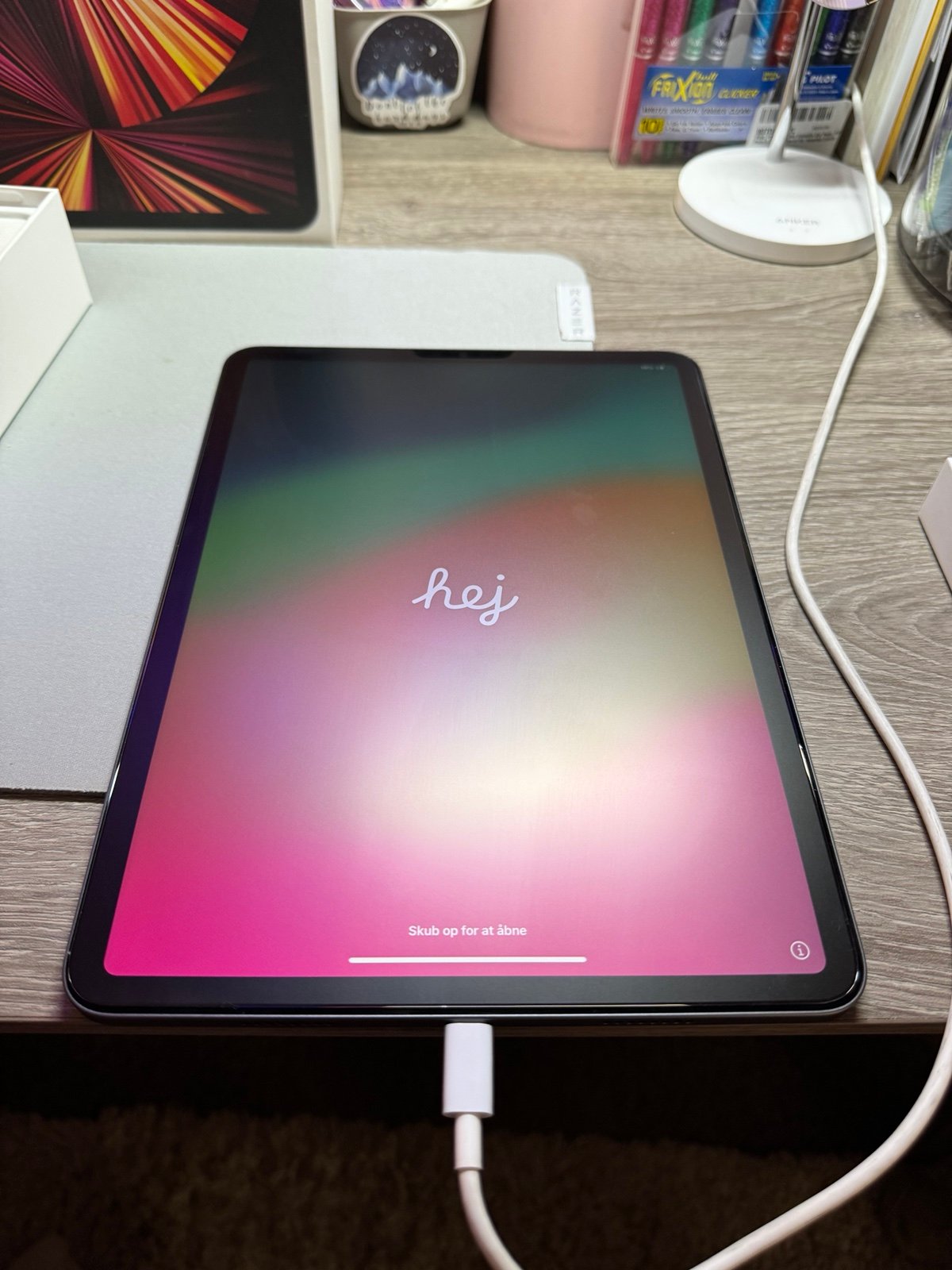 ipad pro 11 inch 4th generation bundle with Magic Keyboard and Apple Pencil 8R79