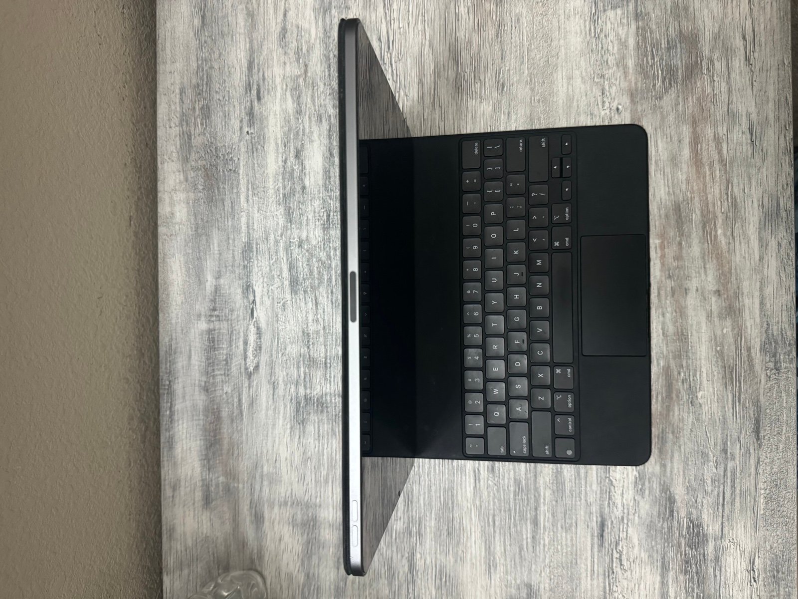 iPad Pro 3rd generation with Magic Keyboard 8T38