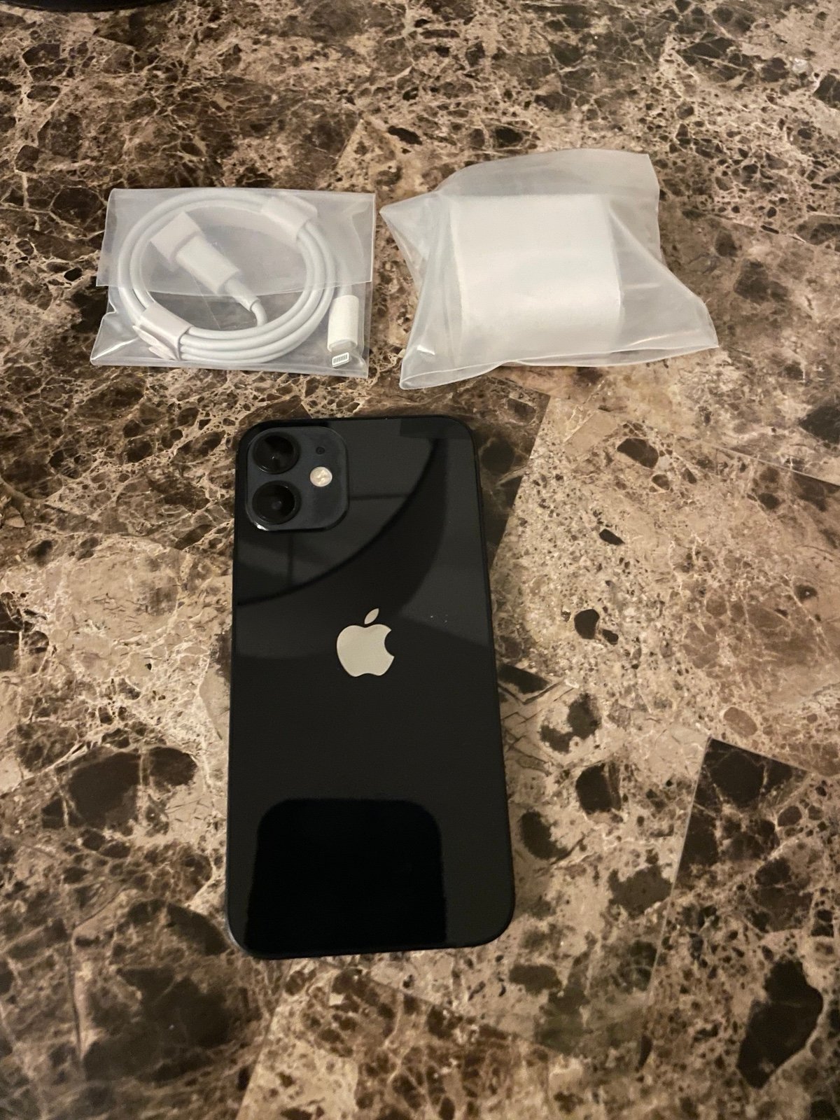 iPhone 12 unlocked 64gb 1M62