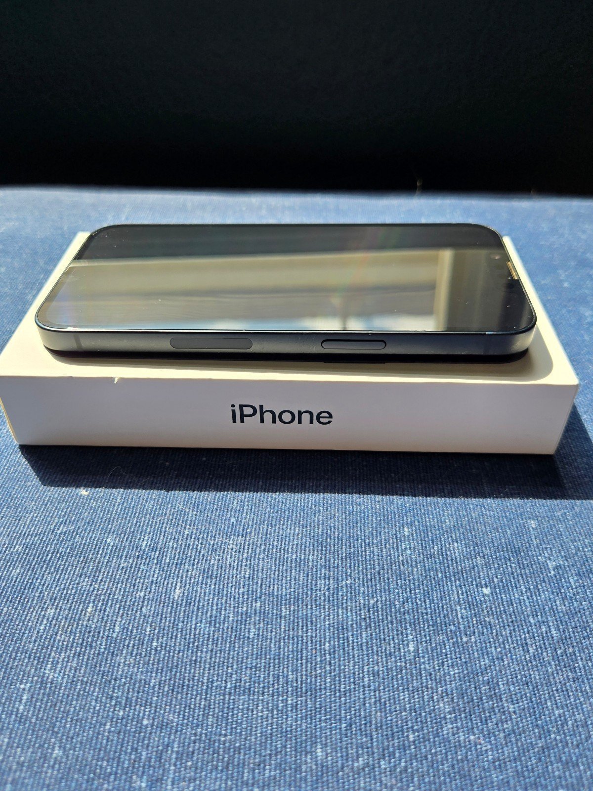 Apple iPhone 14 Unlocked 128GB Midnight Comes With Screen Protector and Charger 2S11