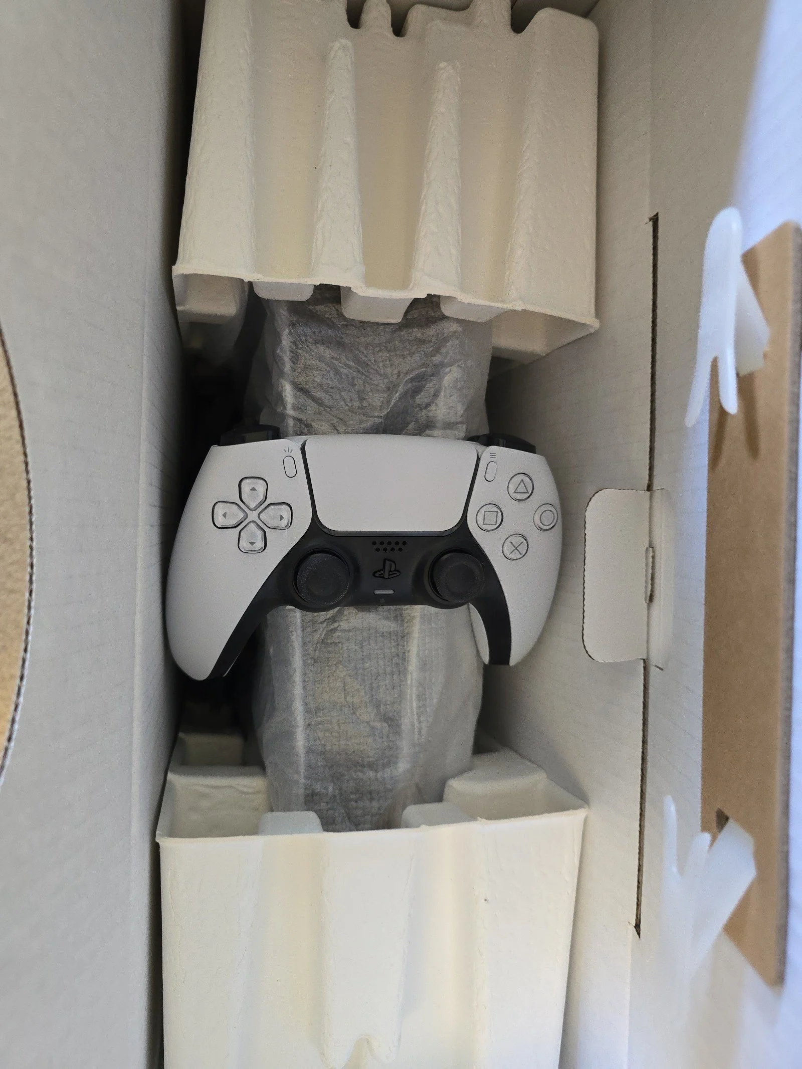 Sony PlayStation 5 Console in White 825GB 9M39