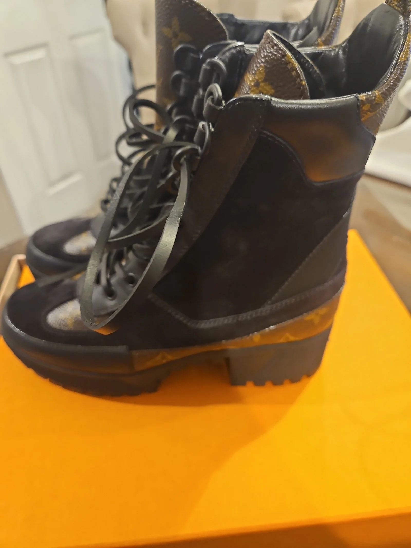 LOUIS VUITTON Laureate Platform Desert Boot