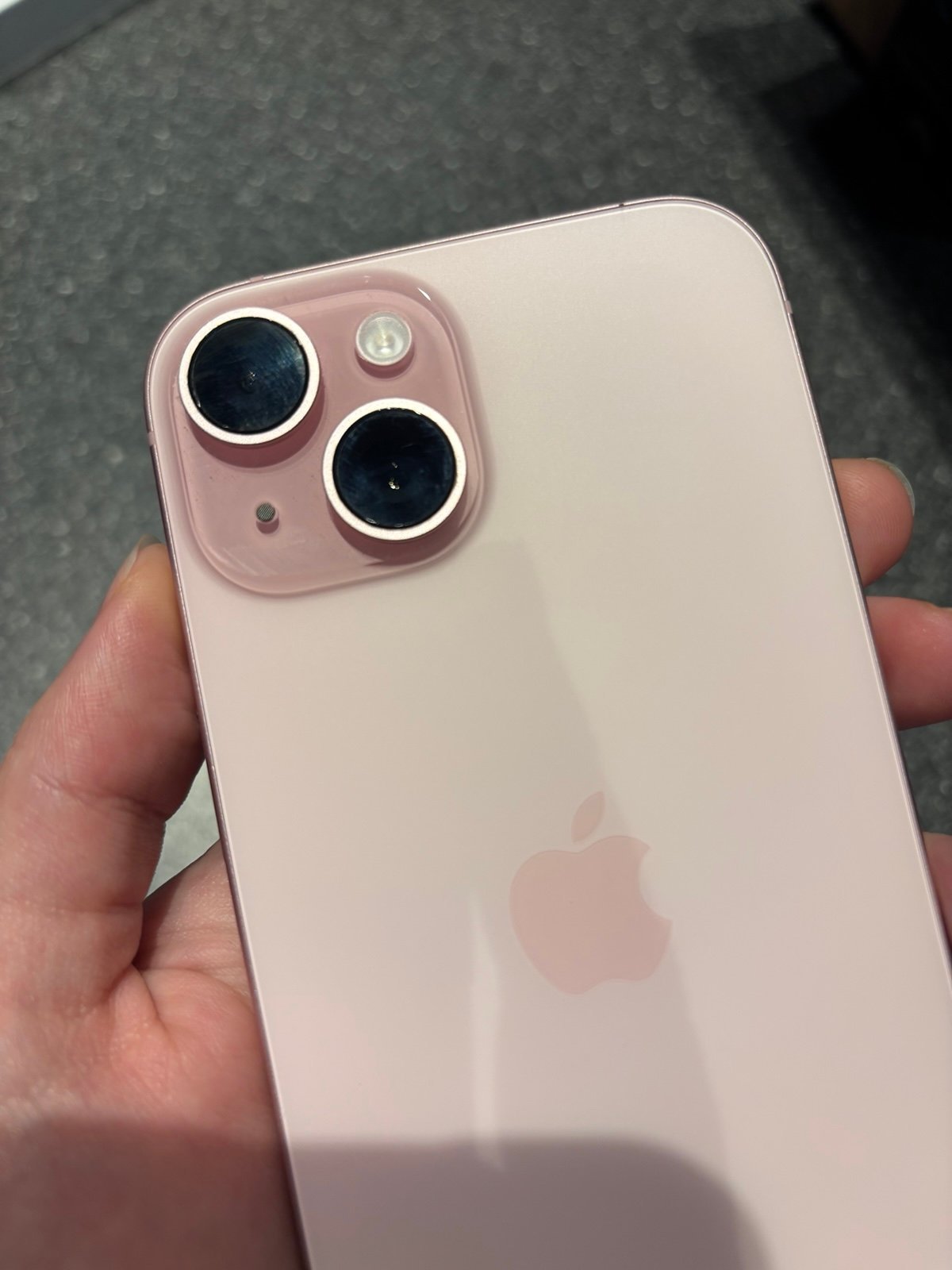 T-Mobile pink iPhone 15 5Y37