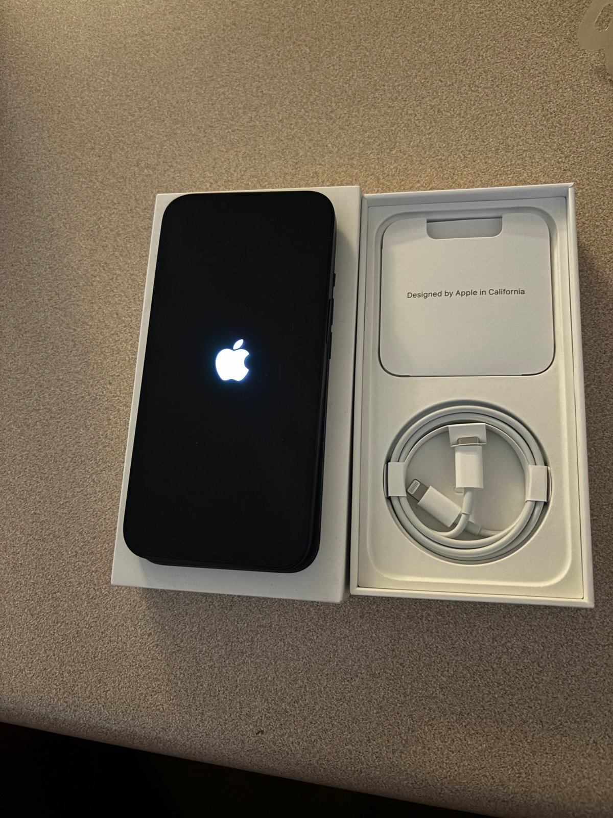 Apple iPhone 13 128 GB in Midnight for T-Mobile 8T15