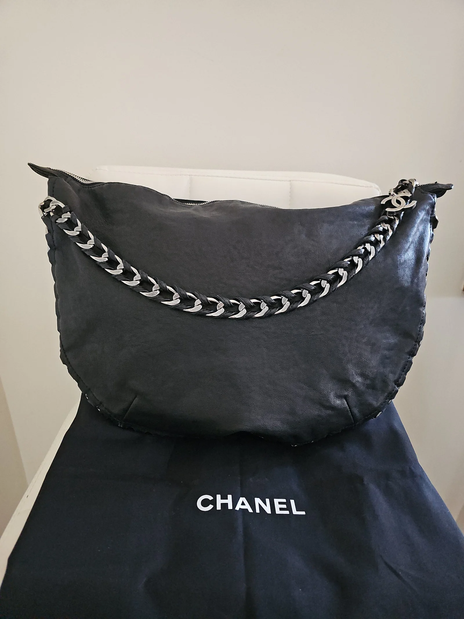 CHANEL Black Leather Modern Chain Hobo