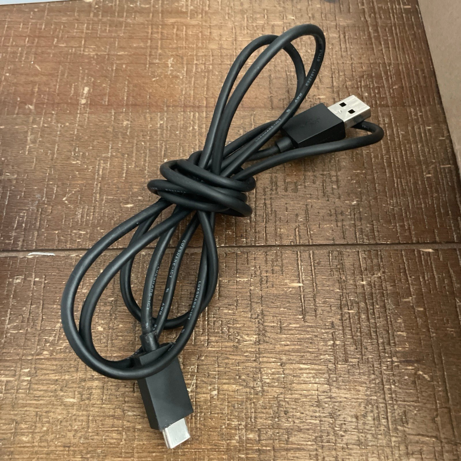 PlayStation 5 Console with Controller & Charging Cables 7O18