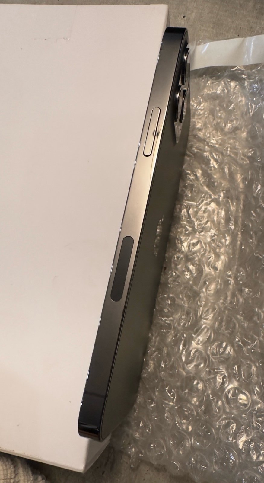 LIKE NEW! Unlocked iPhone 12 Pro 256gb Graphite 9R51