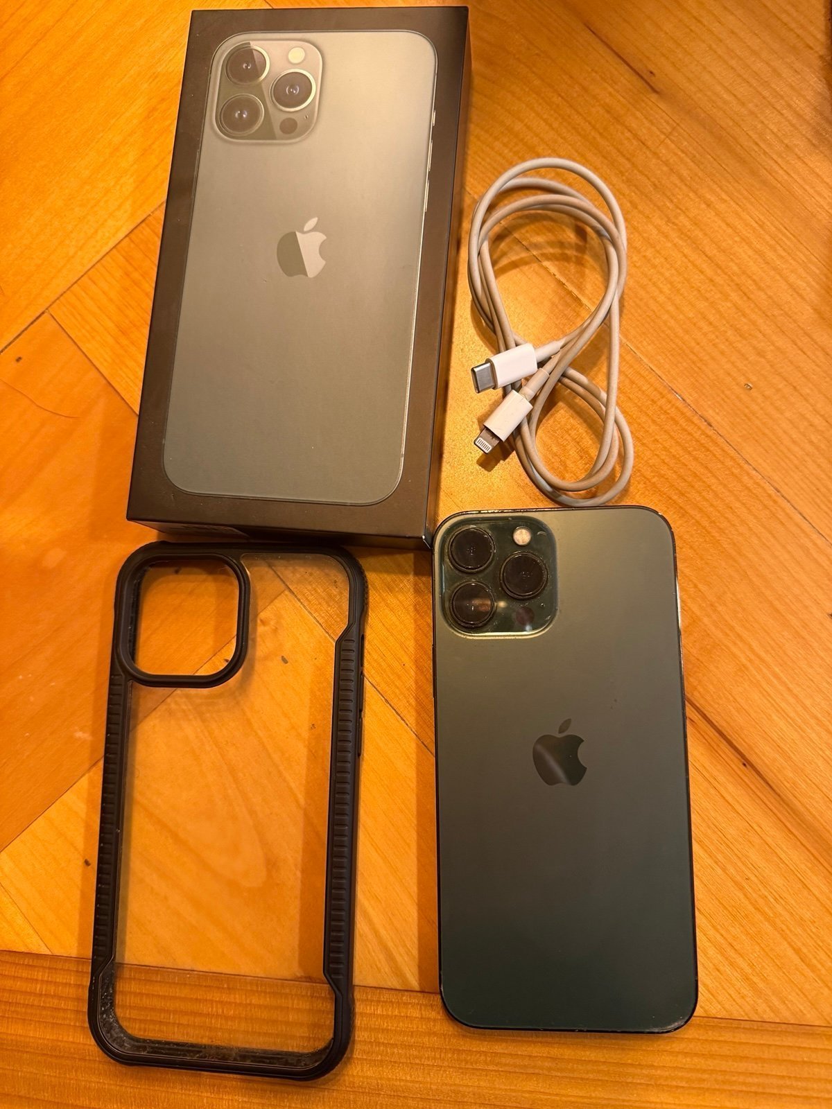 iphone 13 pro max phone unlocked with box charger and case 6R25