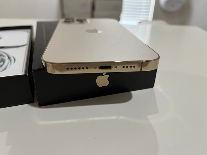 Apple iPhone 12 Pro Max - 256GB - Gold Unlocked 9N73