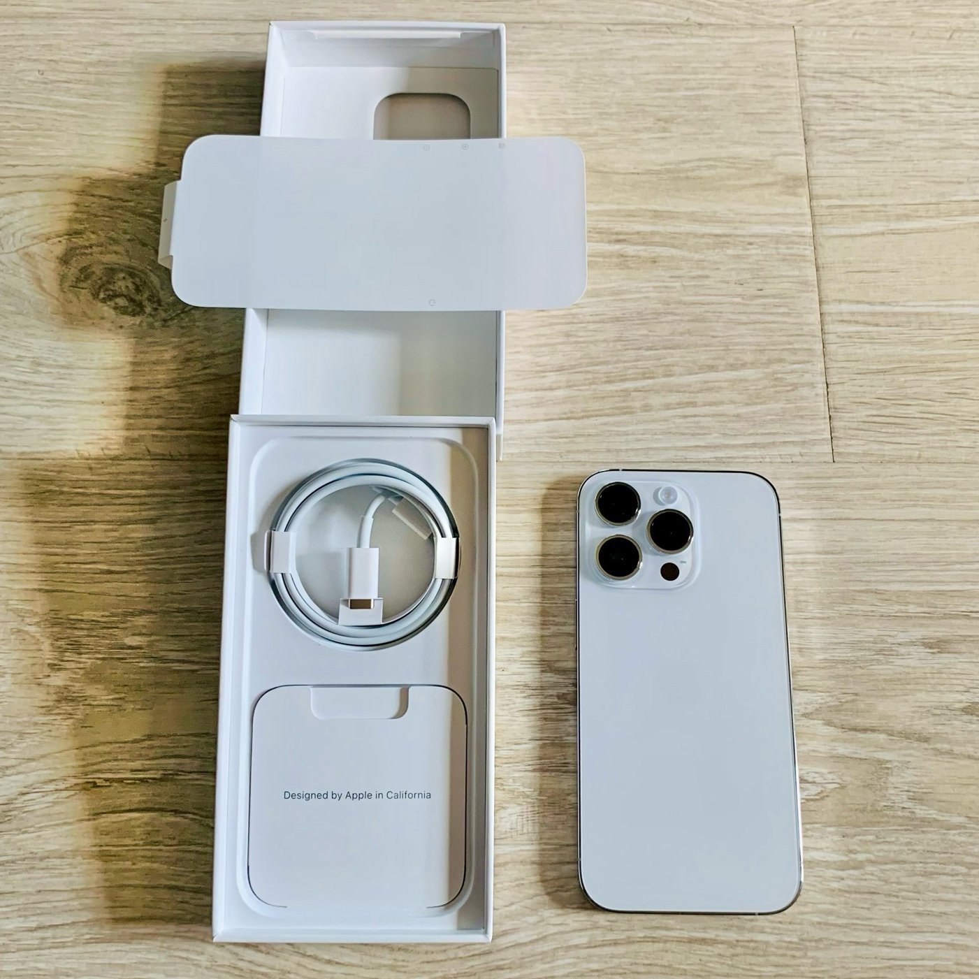 iPhone 14 PRO : 256GB - SILVER / UNLOCKED / APPLE WARRANTY - Like New Condition 7V39