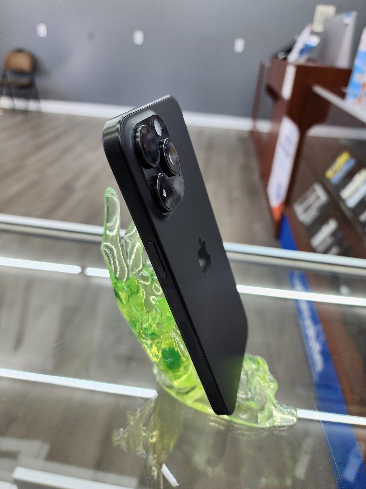 iPhone 15 Pro Max 256GB Black Titanium Unlocked Includes: Case+Protector+Charger 7B88