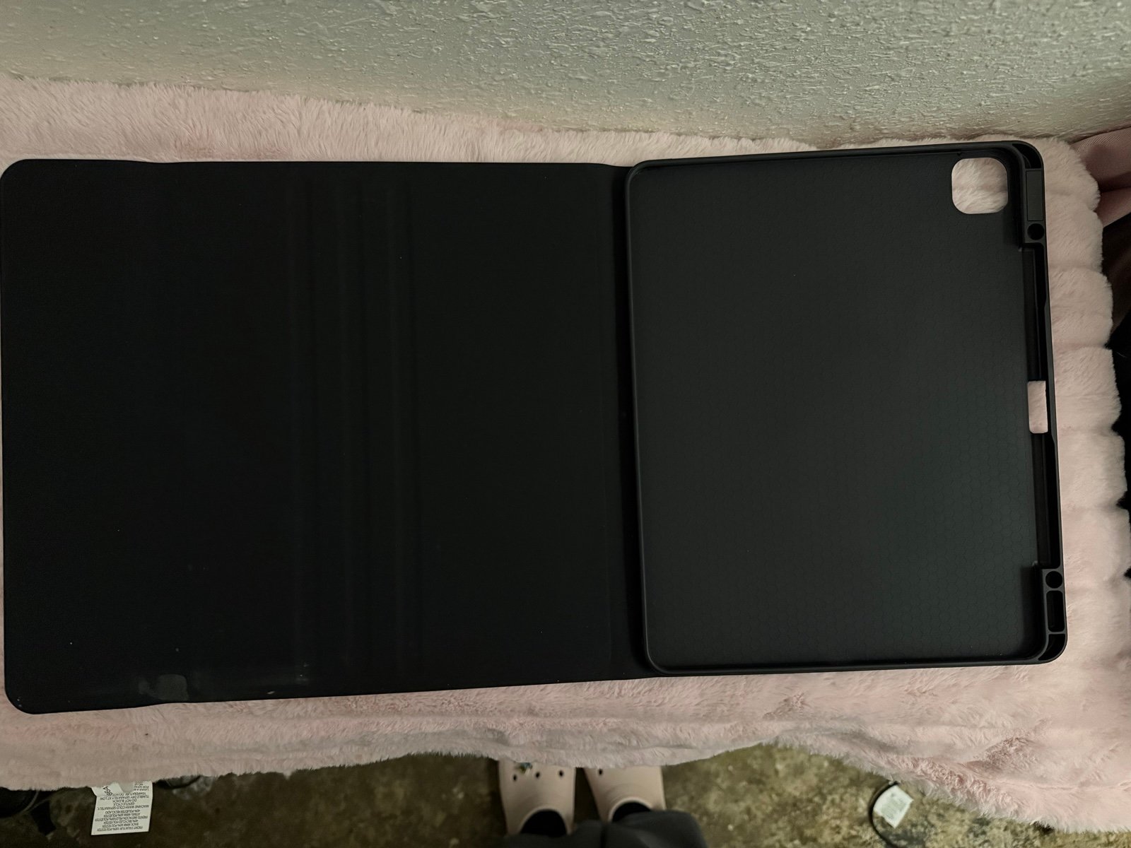 iPad Pro 12.9” (6th Gen) - Great Condition + Keyboard 6M66