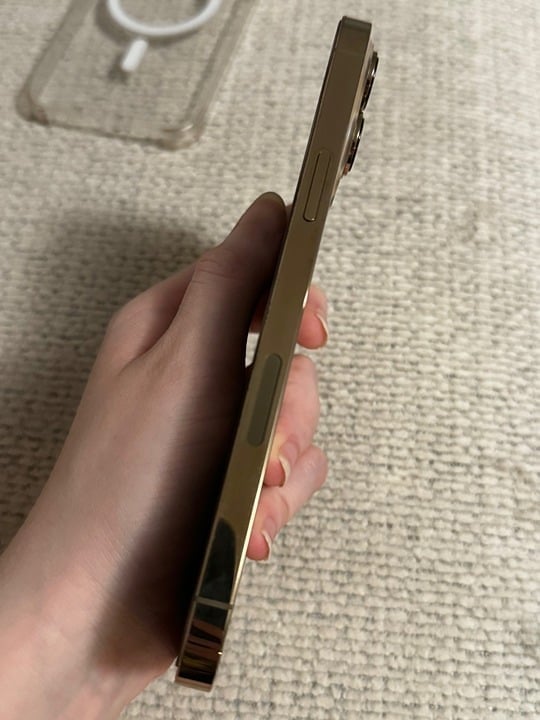 Iphone 13 pro max Gold 256 GB phone unlocked I DON'T ACCEPT OFFERS! 9A51