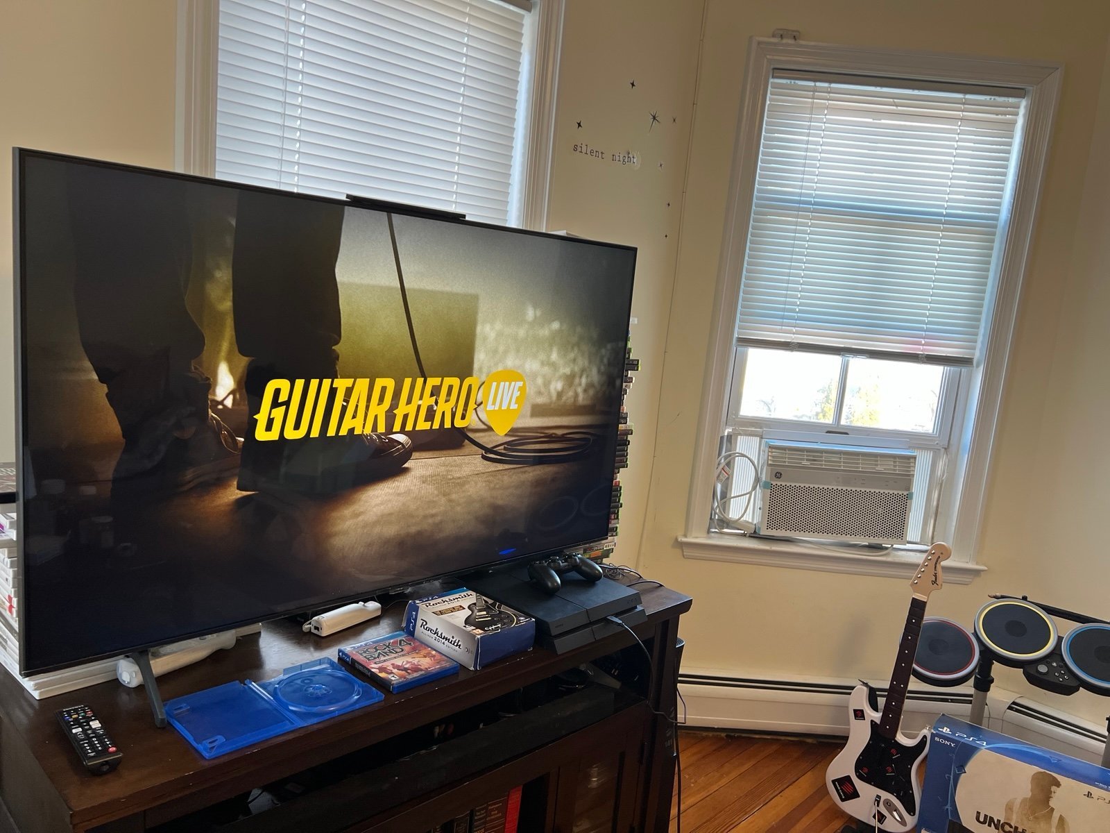 Rock Band 4 PS4 Wireless Bundle fender Guitar Drums Mic Console  PS5 PlayStation 7V37