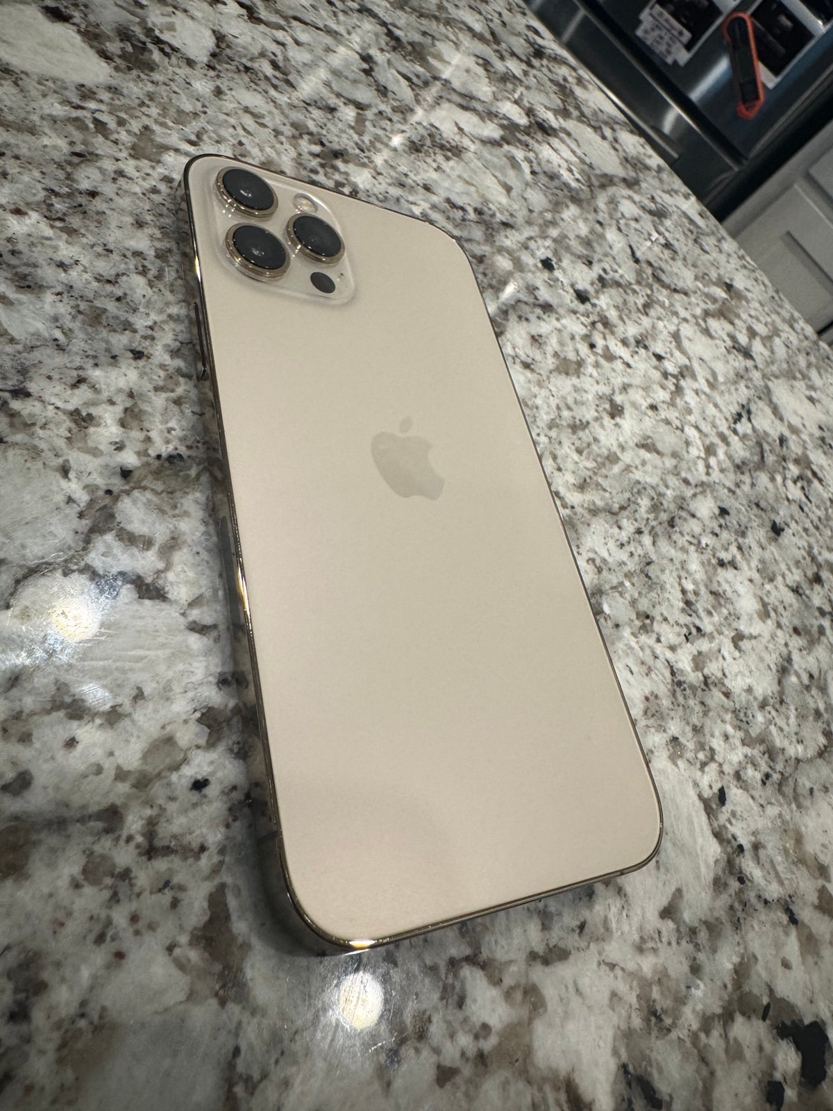 Gold iPhone 12 Pro Max 256GB 7T12