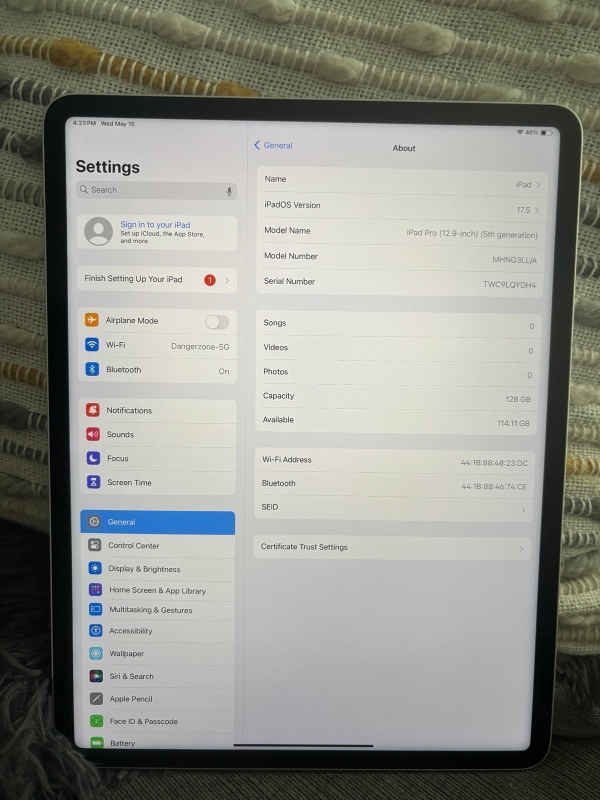Apple iPad Pro 5th Generation 128 GB in Silver 12.9 5J73