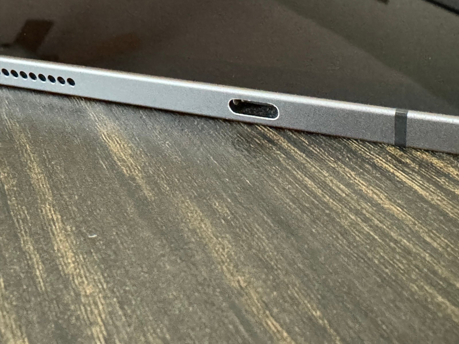 iPad Pro 3rd Generation 11” (2018) 256gb WiFi + Cellular and Magic Trackpad Case 1V52