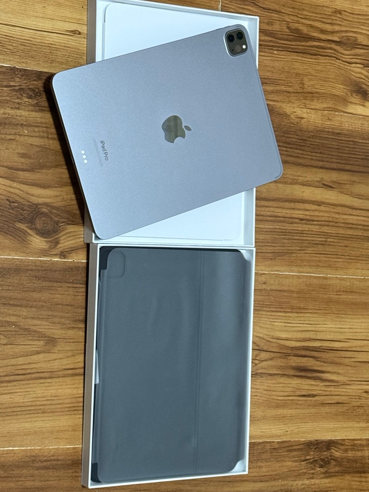 Apple iPad Pro 11 4th Gen 128GB Space Gray WiFi /Apple Magic keyboard 6F38