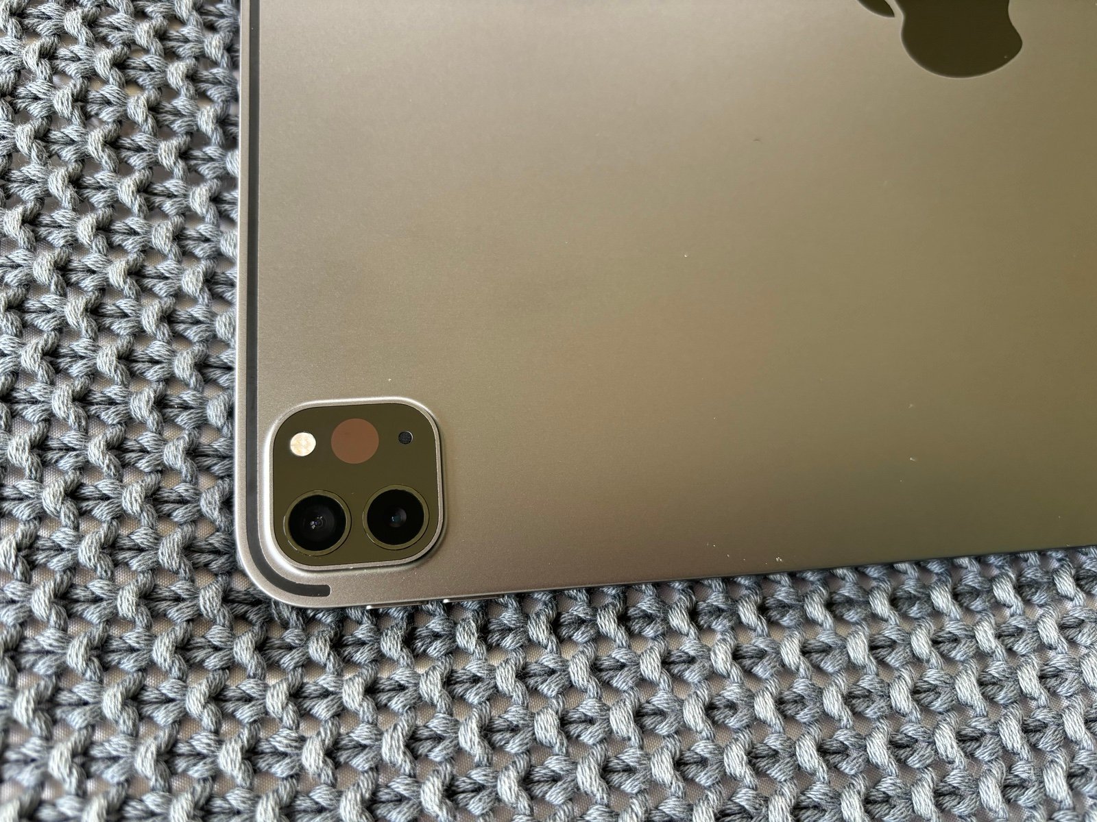 iPad Pro 12.9-inch (5th Generation) + Apple Pencil 8F99