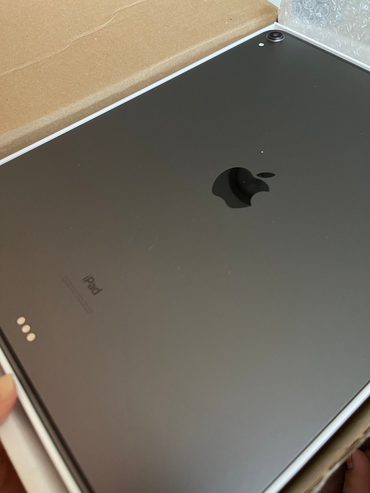 iPad Pro 12.9 inch 1 TB space gray (3rd generation) Wi-Fi + 4G UNLOCKED 6U69