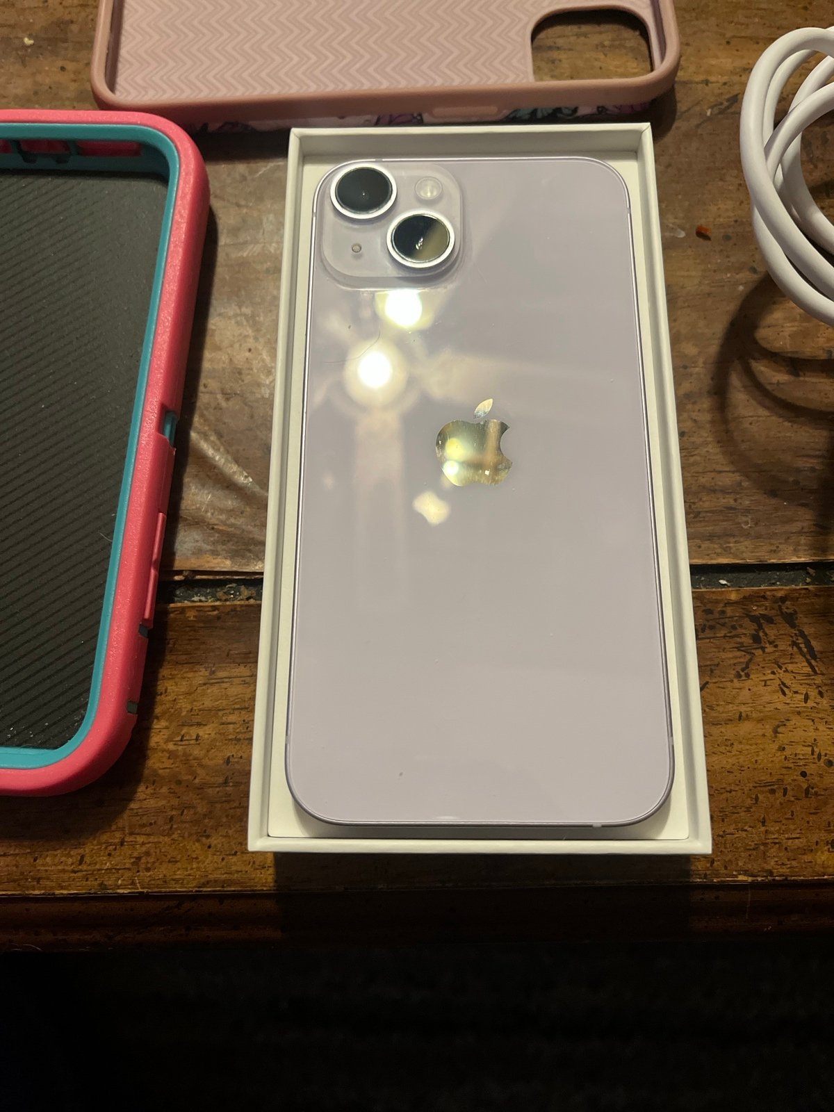 iPhone 14 128 gigs with charger and cases unlocked 9L68