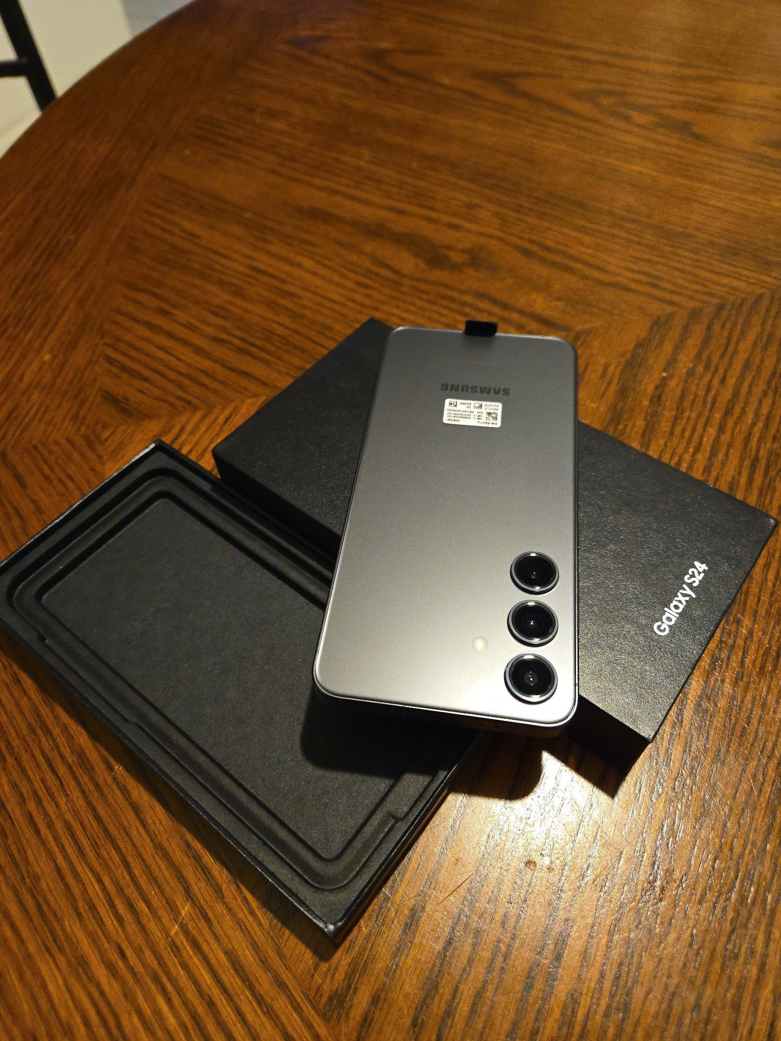 Samsung Galaxy s24 256GB AT&T & CRICKET