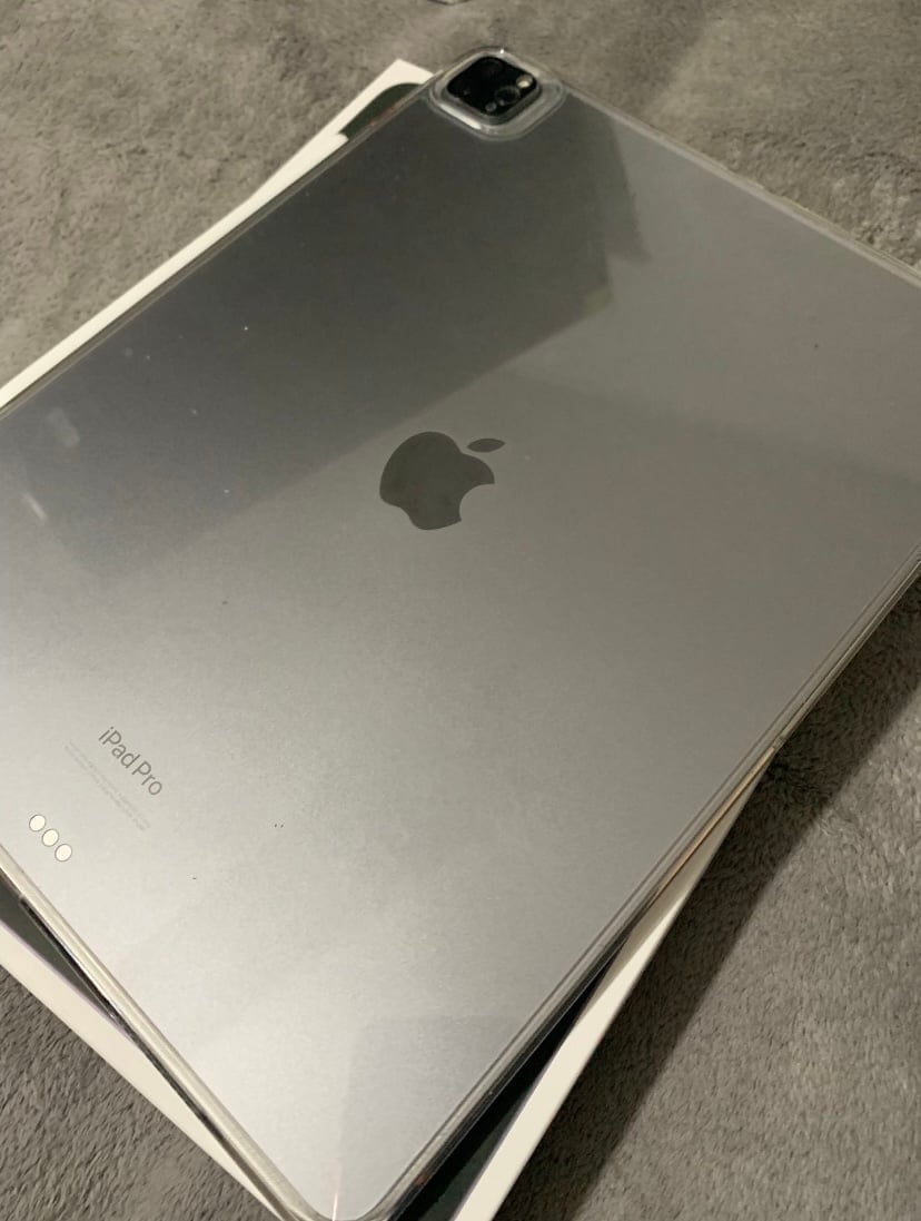 iPad Pro 12.9” ( 6th Generation) 5Y19