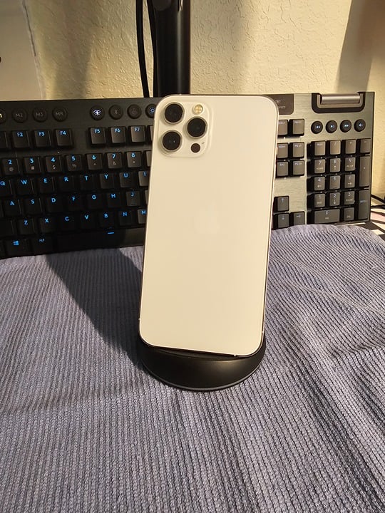 Apple iPhone 12 Pro Max 128 GB in Silver for Unlocked 9T98