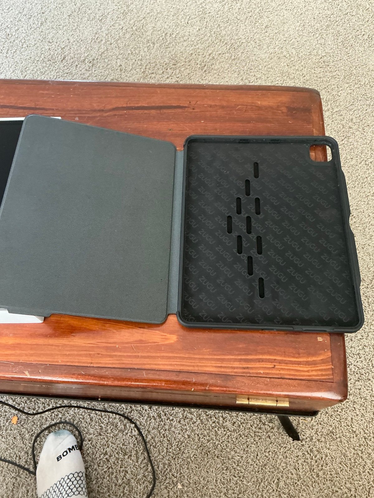 Apple iPad Pro 12.9” WIFI (5th Generation) 256GB w/Case and Original Box 3W26