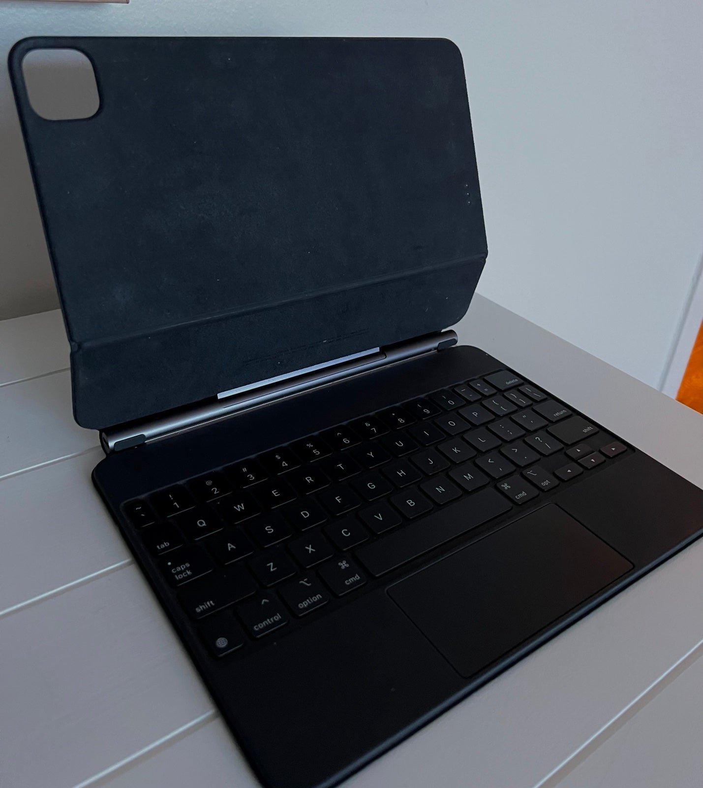 Apple Ipad Air 4th Generation + Magic Keyboard 6F25