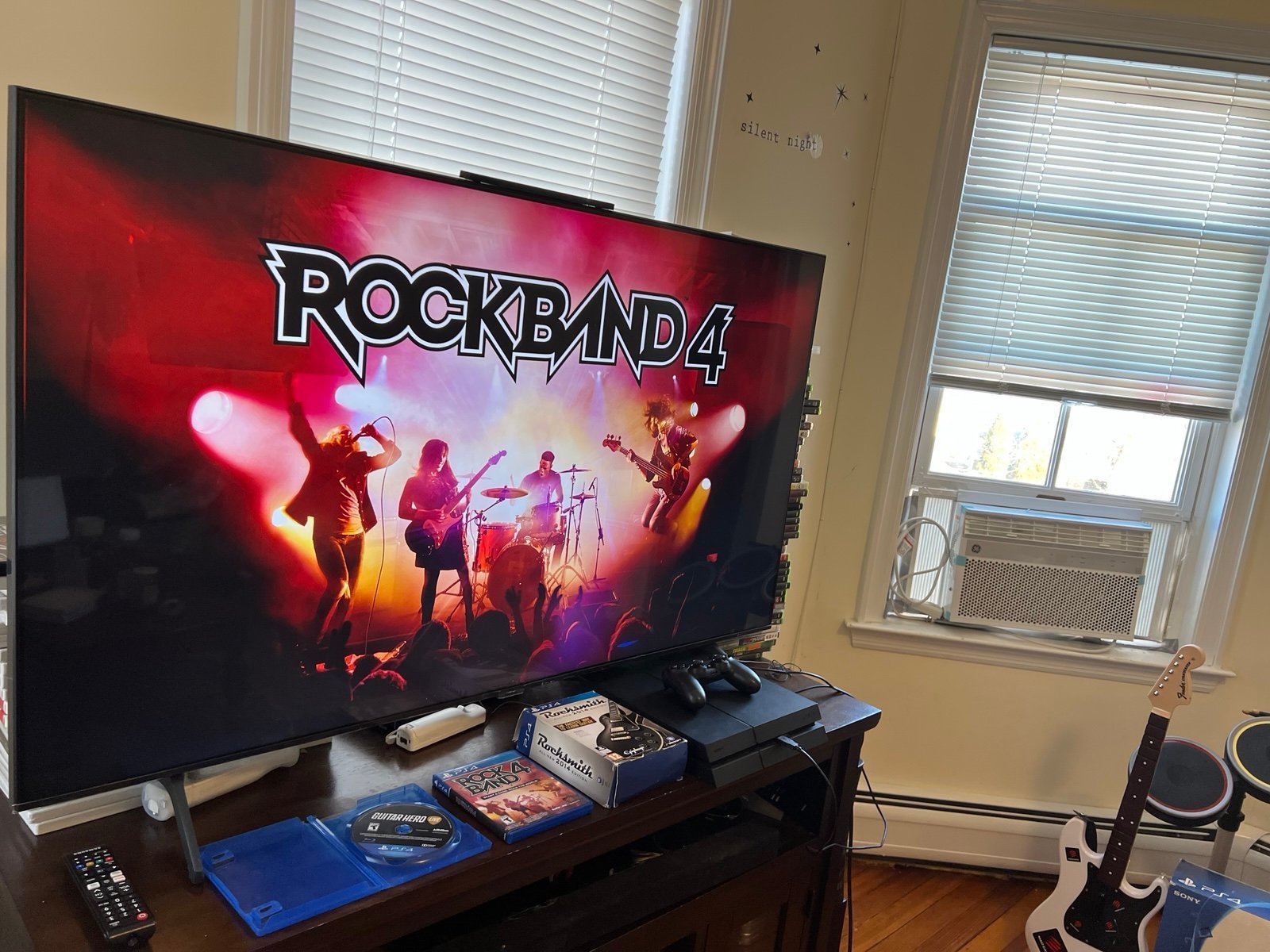 Rock Band 4 PS4 Wireless Bundle fender Guitar Drums Mic Console  PS5 PlayStation 7V37