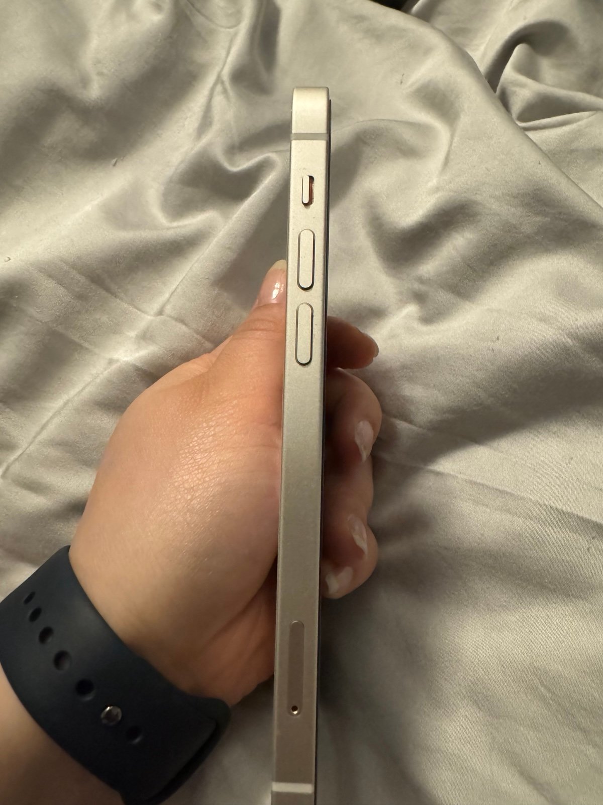 SOLD - Apple iPhone 12 64 GB in White for Unlocked