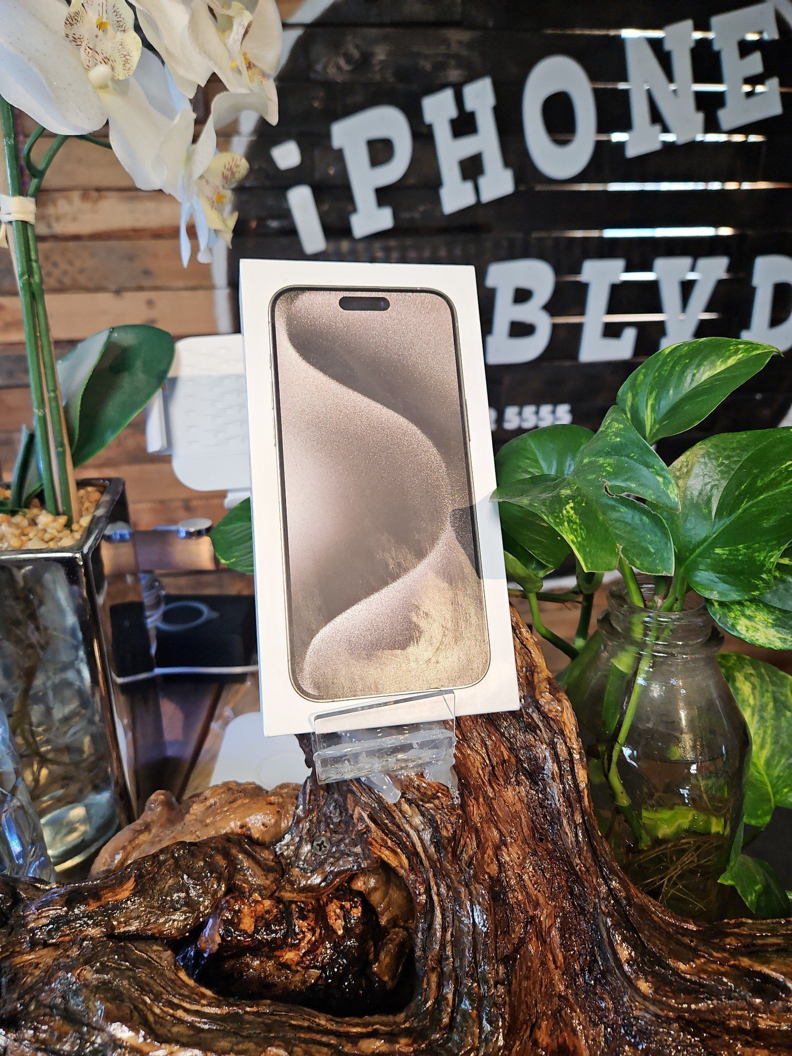 iPhone 15 pro max unlocked 256gb Titanium White unlocked NEW 9P17